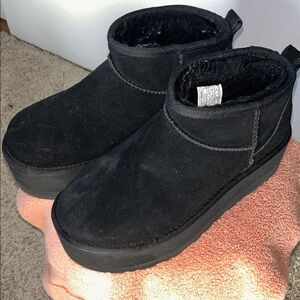UGG Platform black Ankle Boots Women’s size 8